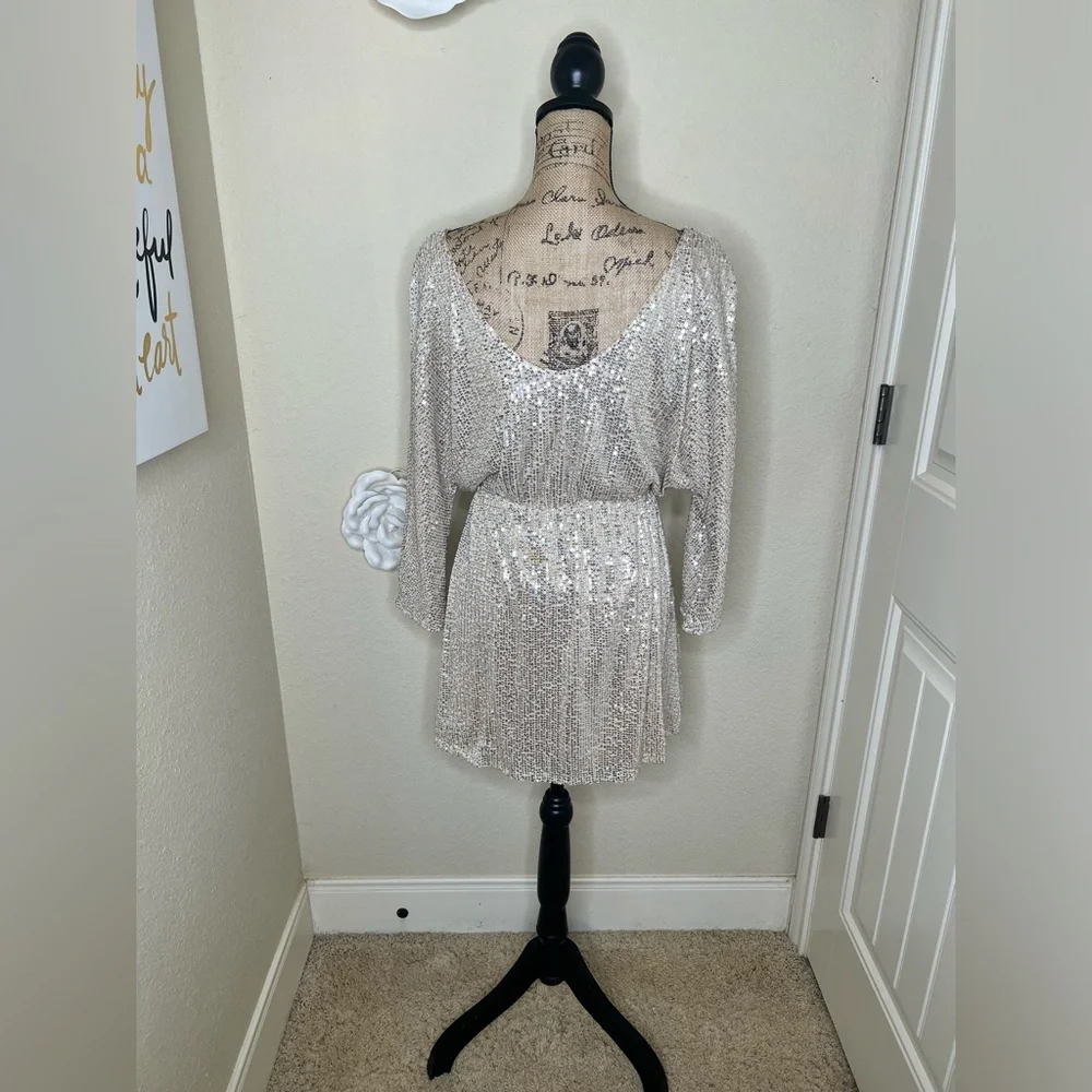 NTM: Silver Sequin Mini Dress Surplice V-Neck Long Sleeve Cocktail Holiday Glam - Picture 11 of 16